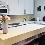 Apartment For Special Getaway Nea